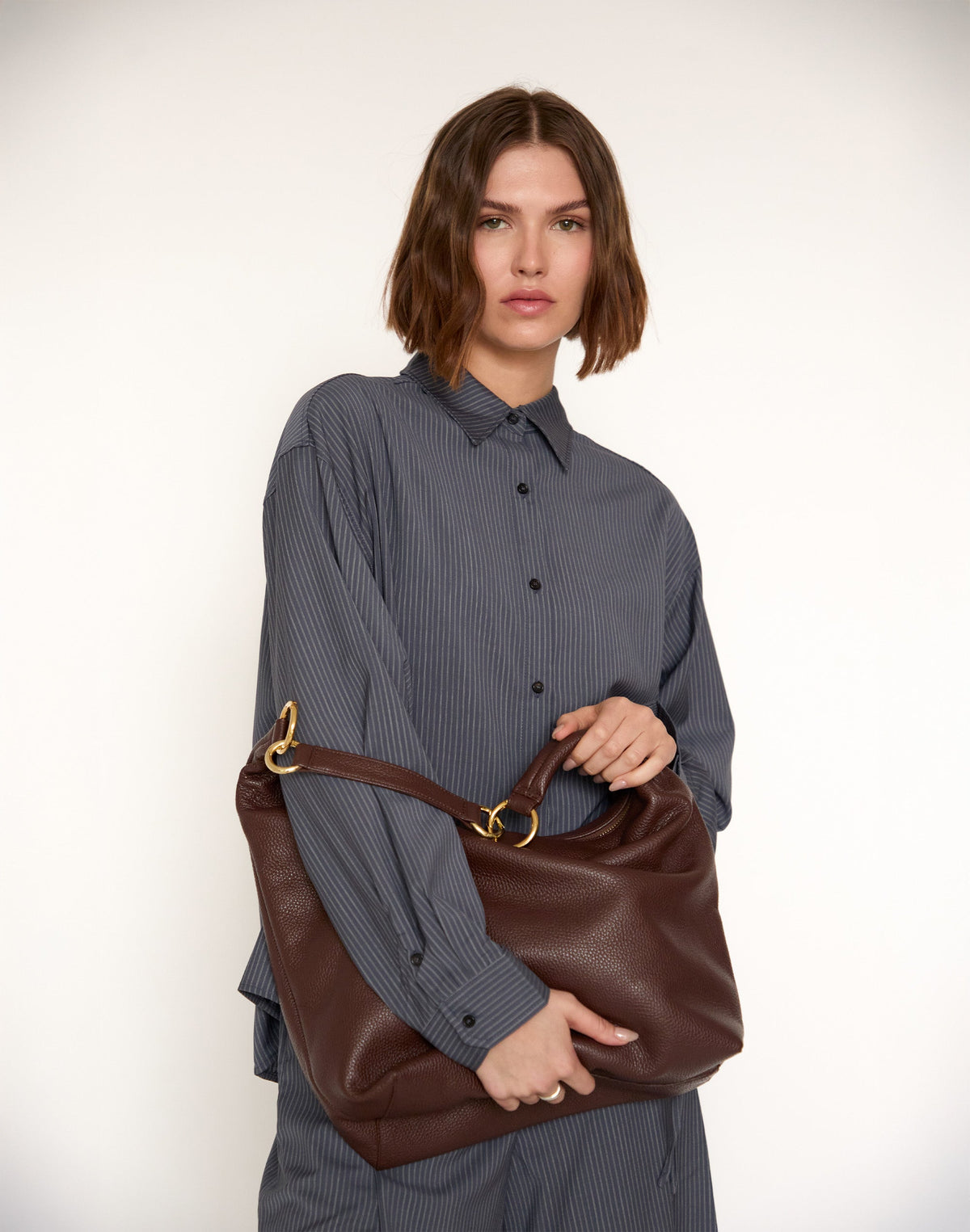 Brown HYER GOODS Hobo Ring Bag with rounded hobo shape and stylish strap, perfect for casual and chic outfits.