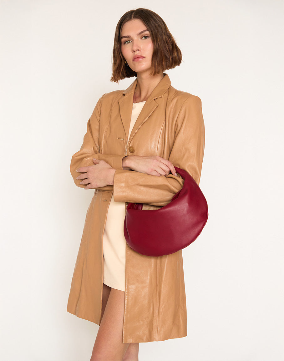 HYER GOODS Piccola Ring Bag in cherry red, stylish hobo bag with circular handle and sleek design, perfect for everyday use.