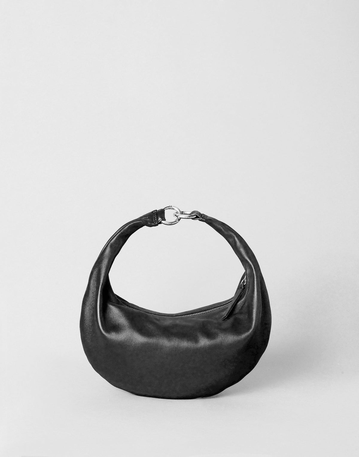 HYER GOODS Piccola Ring Bag hobo bag in black leather with silver ring detail, stylish and compact for everyday use.