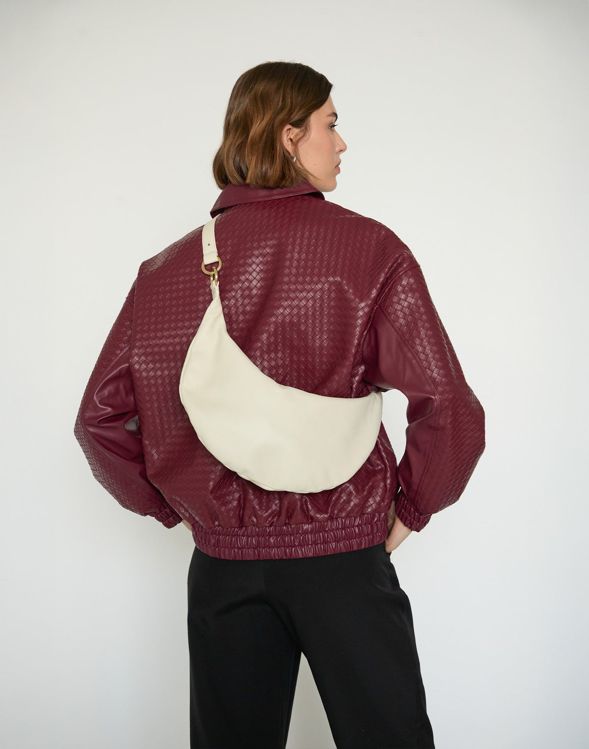 HYER GOODS Piccola Ring Bag, off-white hobo bag with circular handle, stylish and compact for everyday use.