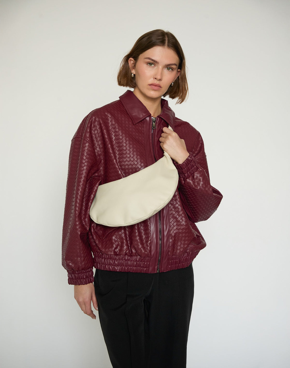 HYER GOODS Piccola Ring Bag hobo bag in off-white with circular handle and sleek design, perfect for stylish everyday use.