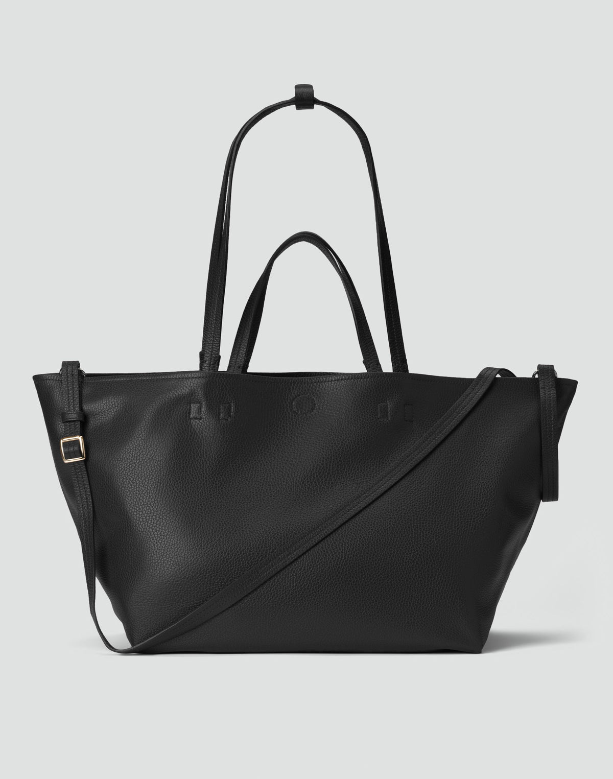 Black HYER GOODS Mercato Tote Bag with sturdy handles and spacious interior, perfect for everyday use.
