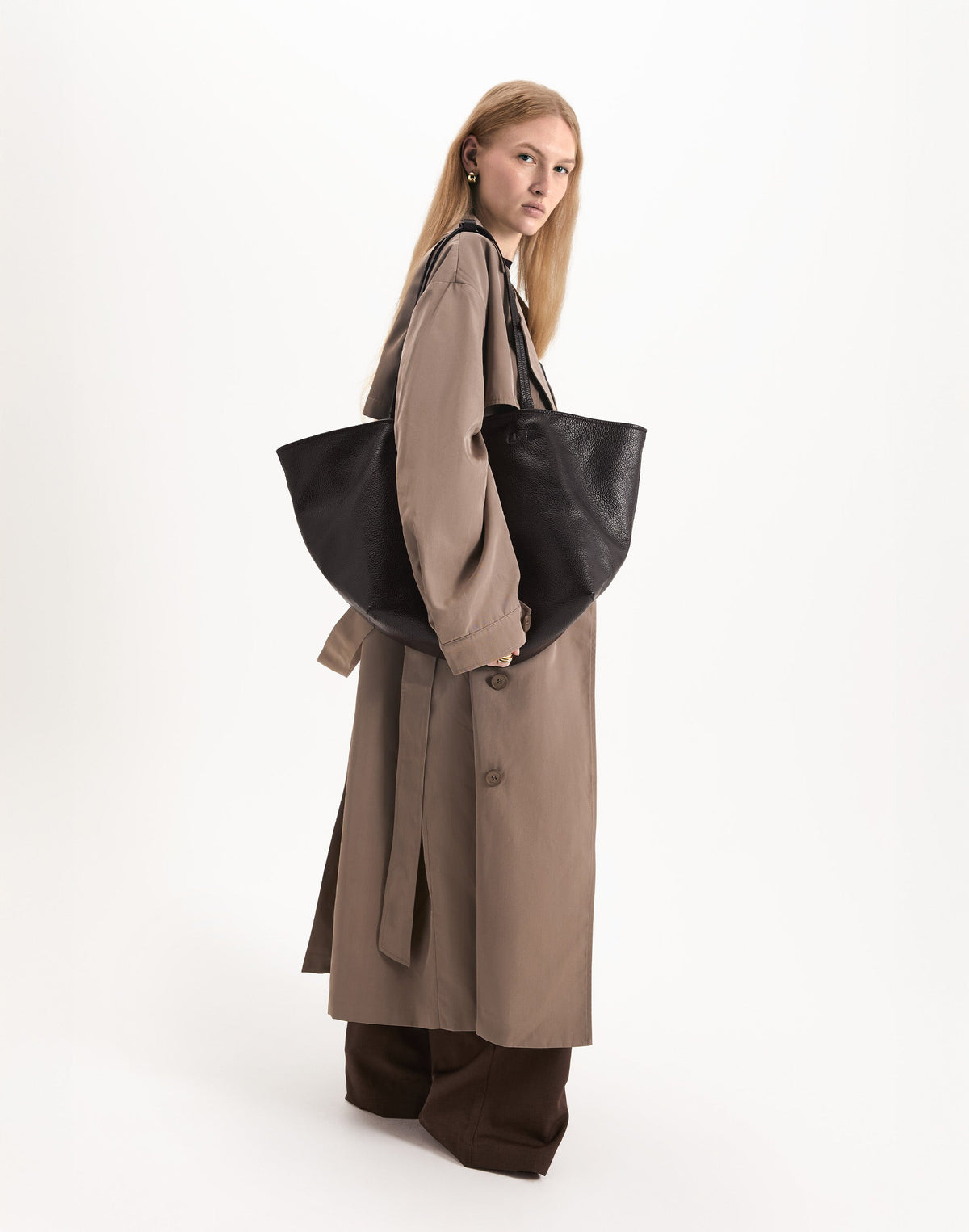 Black HYER GOODS Mercato Tote Bag with soft fabric and sturdy handles, displayed against a neutral background.
