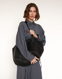 Black HYER GOODS Mercato tote bag with soft fabric and sturdy handles, perfect for everyday carry.
