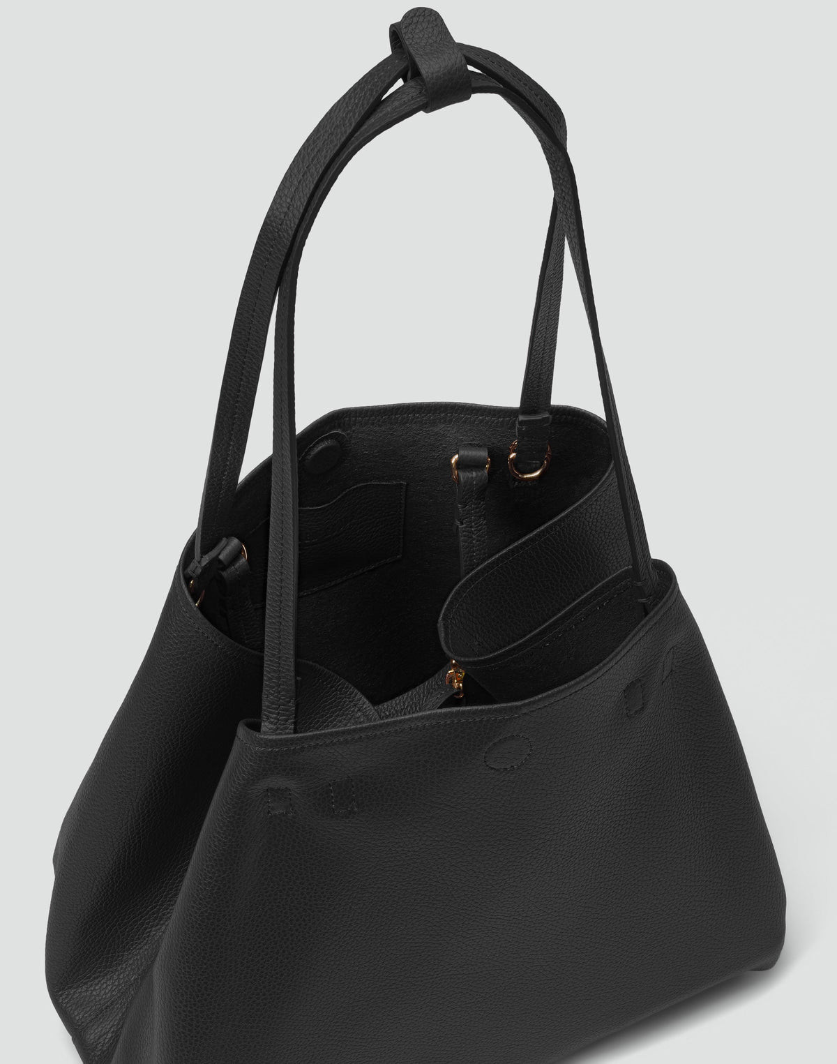 Black HYER GOODS Mercato Tote Bag with sturdy handles and spacious interior, perfect for everyday carrying.