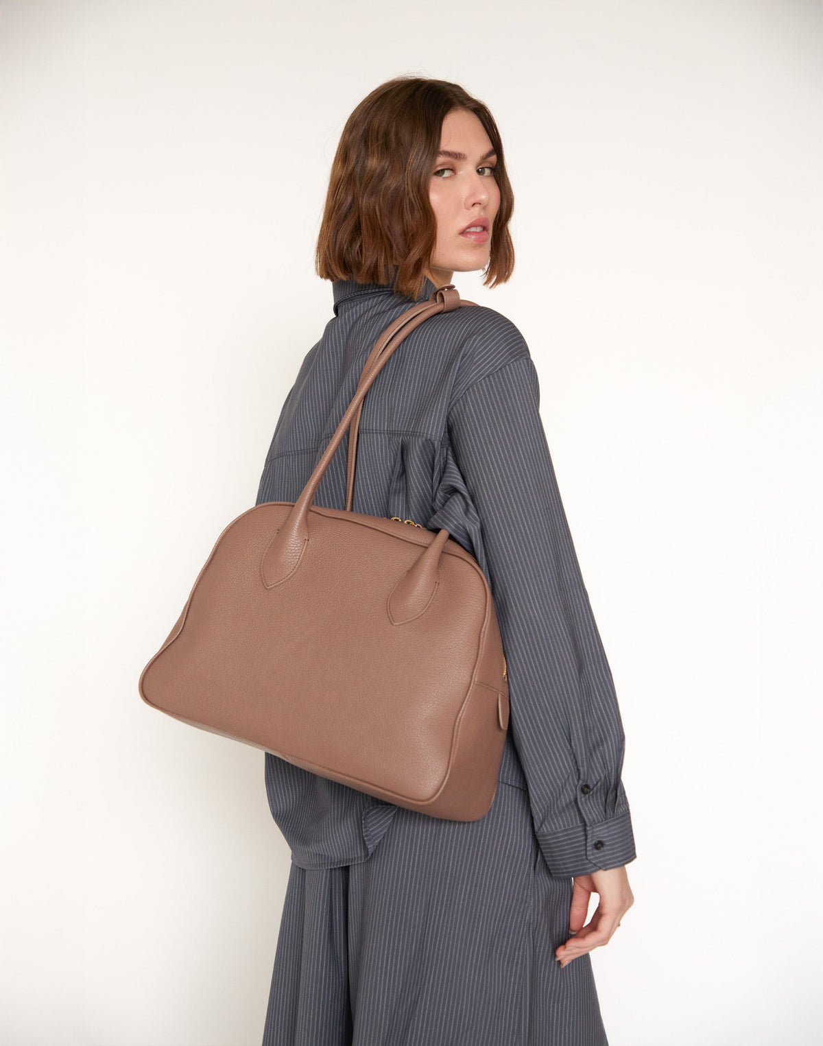 Taupe HYER GOODS La Autostrada tote bag with shoulder straps, showcasing its stylish, spacious design for everyday use.