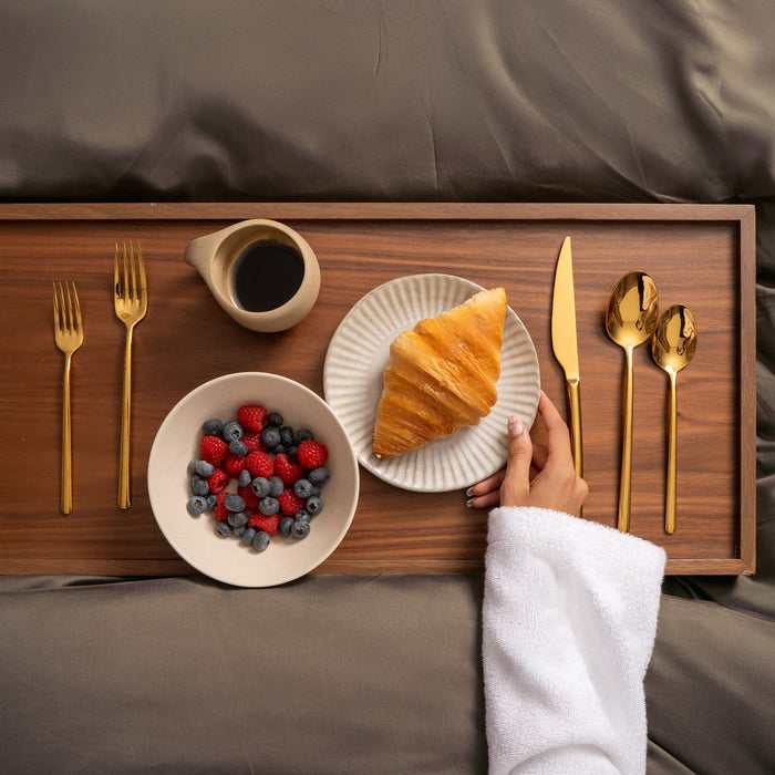 Italic Emilia Mirror 20-piece gold flatware set featuring sleek, modern design with polished finish and ergonomic handles.