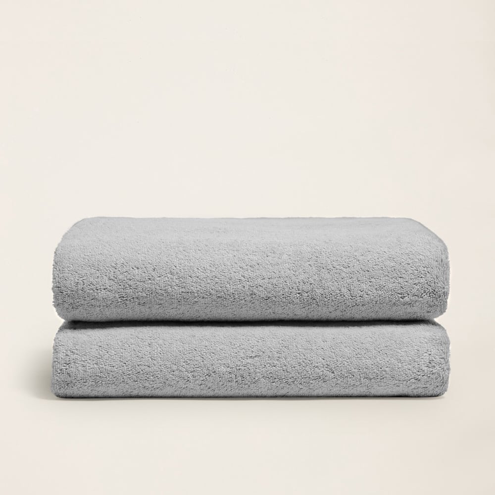 Set of two Italic Ultraplush Australian Cotton Bath Towels with soft, plush texture, ideal for home use.