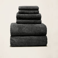 Set of two Italic Ultraplush Australian cotton bath towels, soft and plush for home use.