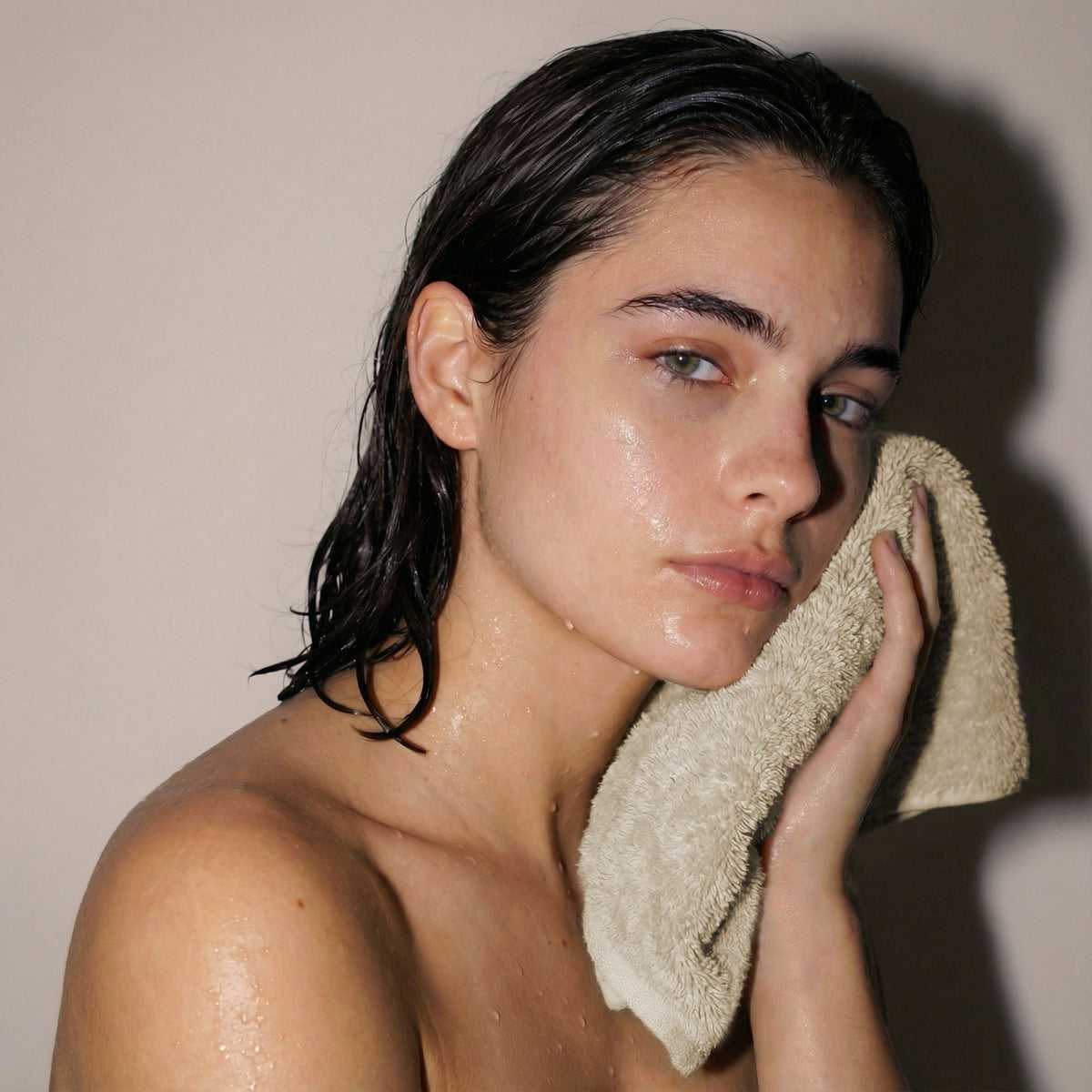 Set of two Italic Ultraplush Australian Cotton Bath Towels with soft, plush texture, perfect for home bathroom use.