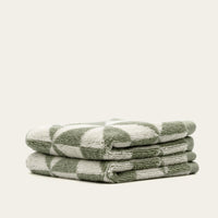 Set of two Italic Umbra bath towels in sage and ecru, soft home bath towels with plush texture and modern design.