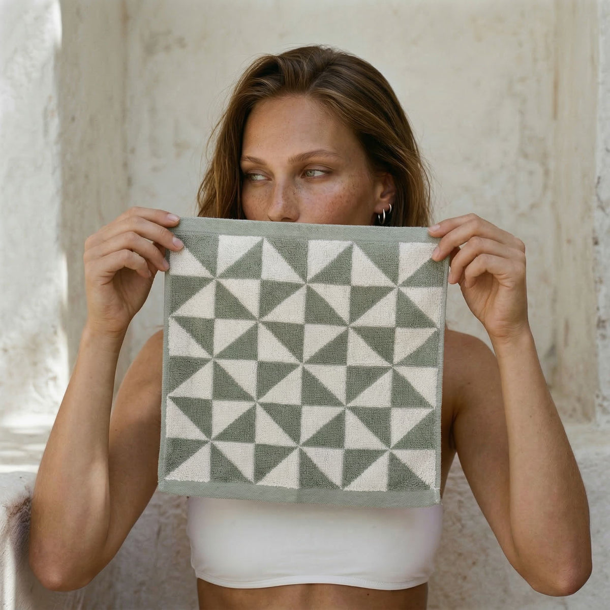Set of two Italic Umbra bath towels in sage and ecru, soft home bath towels with a plush texture.