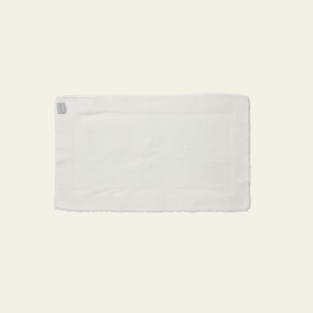 White Italic Ultraplush skid-resistant bath mat with plush texture, designed for safety and comfort in the bathroom.