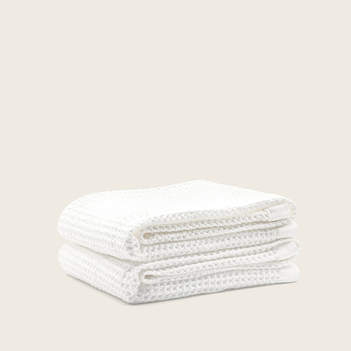 Set of two white Sedona waffle towels for bathroom, soft and absorbent bath cloths from Italic's home collection.