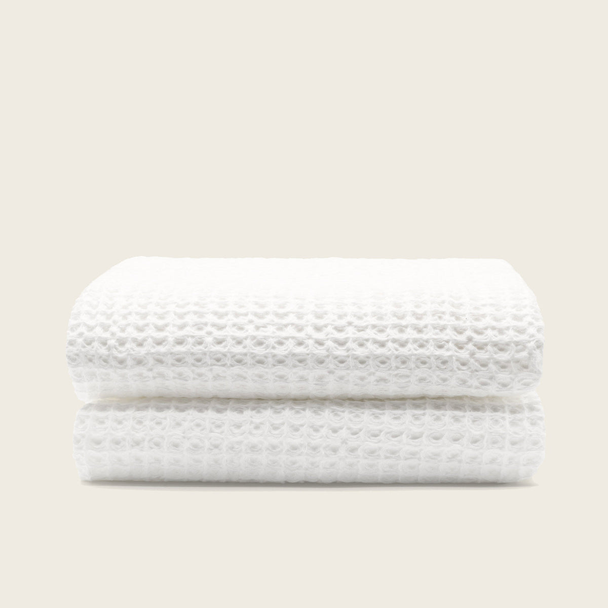 Set of two white Sedona waffle bath towels from Italic, soft and absorbent for home bathroom use.