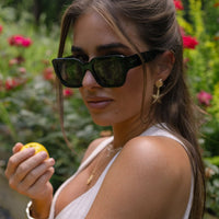 Loren polarized sunglasses by Diff x Jessie James Decker featuring stylish black frames and dark tinted lenses.