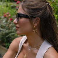 Loren by Diff x Jessie James Decker polarized sunglasses with sleek black frames and tinted lenses.