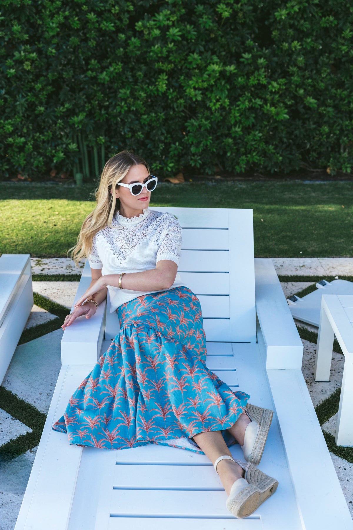 Kahora Palm Beach Lizzie linen skirt in Callista Palm with a flowy, lightweight design and tropical print.