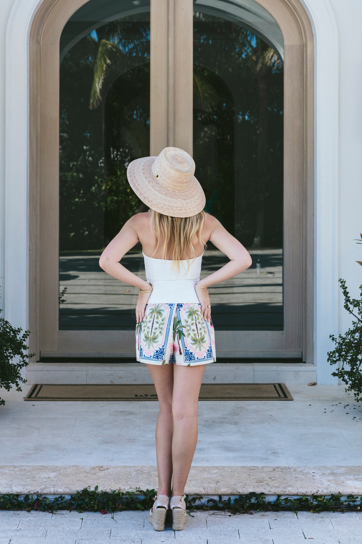 Kahora Palm Beach poplin shorts with trellis pattern, lightweight fabric, and comfortable fit, shown on a model.