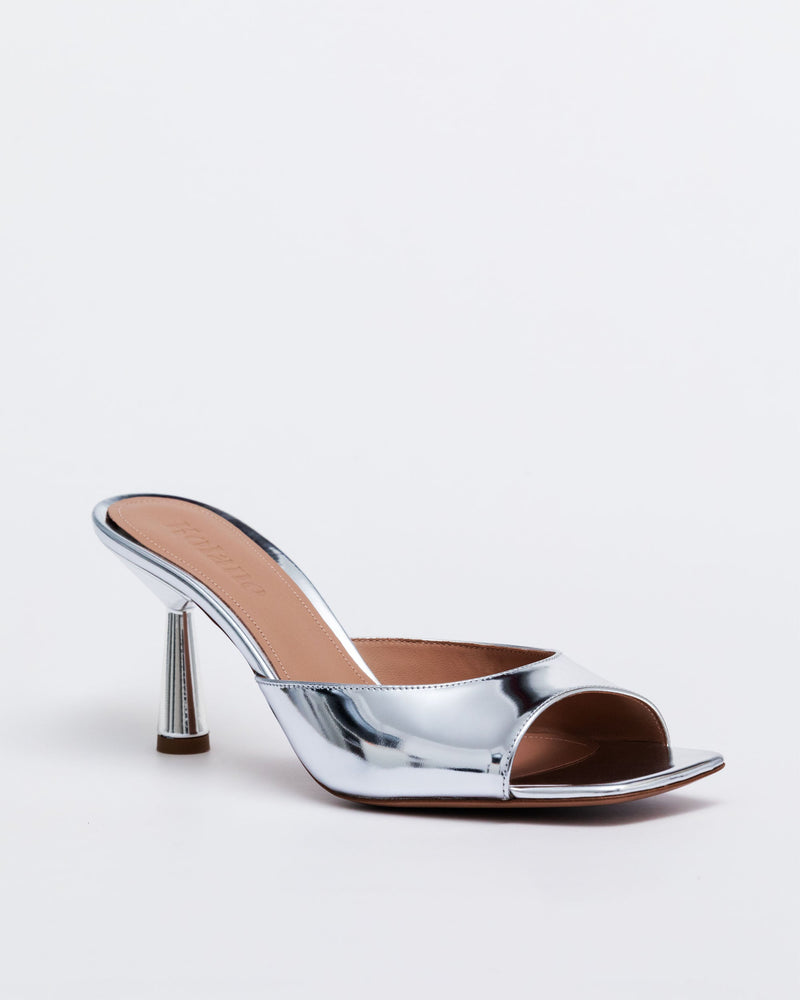 Kolane Greta Mule in silver mirror leather, low high-heeled slip-on shoe with sleek design and smooth leather finish.