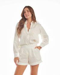 Light beige LA'AVANA linen shorts with a relaxed fit and adjustable waistband, suitable for casual summer wear.