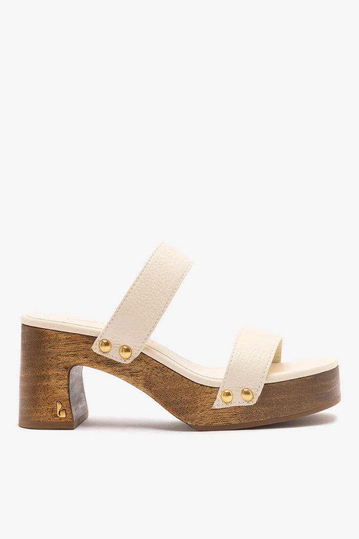 Ivory leather Larroudé x Kenneth Cole sandal with sleek straps and flat sole, stylish and comfortable for casual wear.