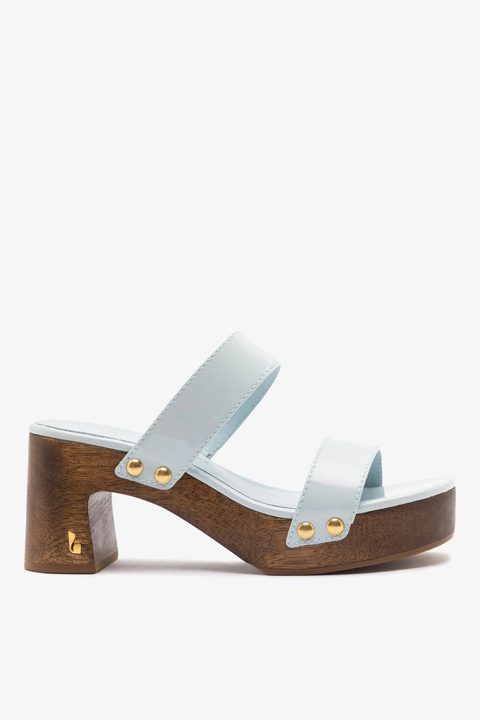 Larroude x Kenneth Cole Sandal Maya in shiny patent leather, stylish open-toe sandal with ankle strap and block heel.