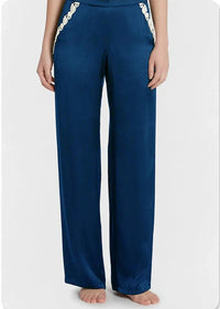 Loran women’s 2-piece mulberry silk pajama set with long sleeve top and matching pants, luxurious silk nightwear for women.