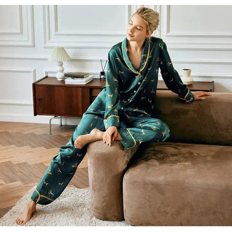 Loran women's Mulberry silk kitty pyjama set with long sleeves and matching pants, perfect for autumn nightwear.