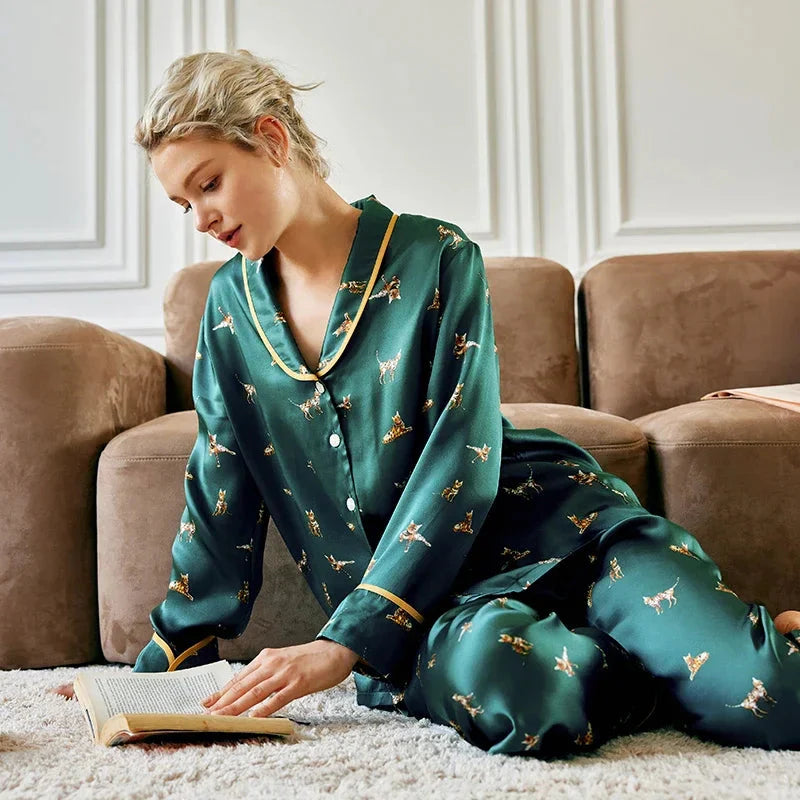 Loran women's mulberry silk kitty pyjama set in autumn nightwear style, featuring a comfortable, elegant sleepwear design.