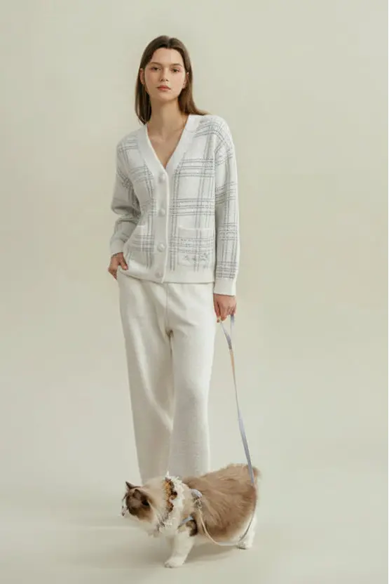 Loran women's 2-piece pajamas set with casual sleepwear design, featuring comfortable fabric and relaxed fit for cozy nights.