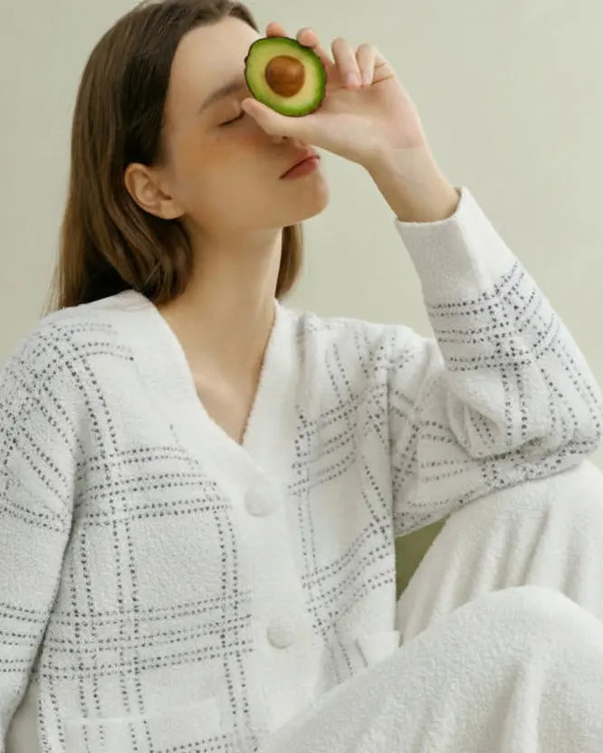 Loran women's two-piece pajamas set with casual sleepwear design, featuring comfortable fabric and relaxed fit.