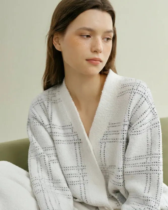 Loran women's 2-piece pajama set featuring casual sleepwear with a comfortable top and bottom in soft fabric.