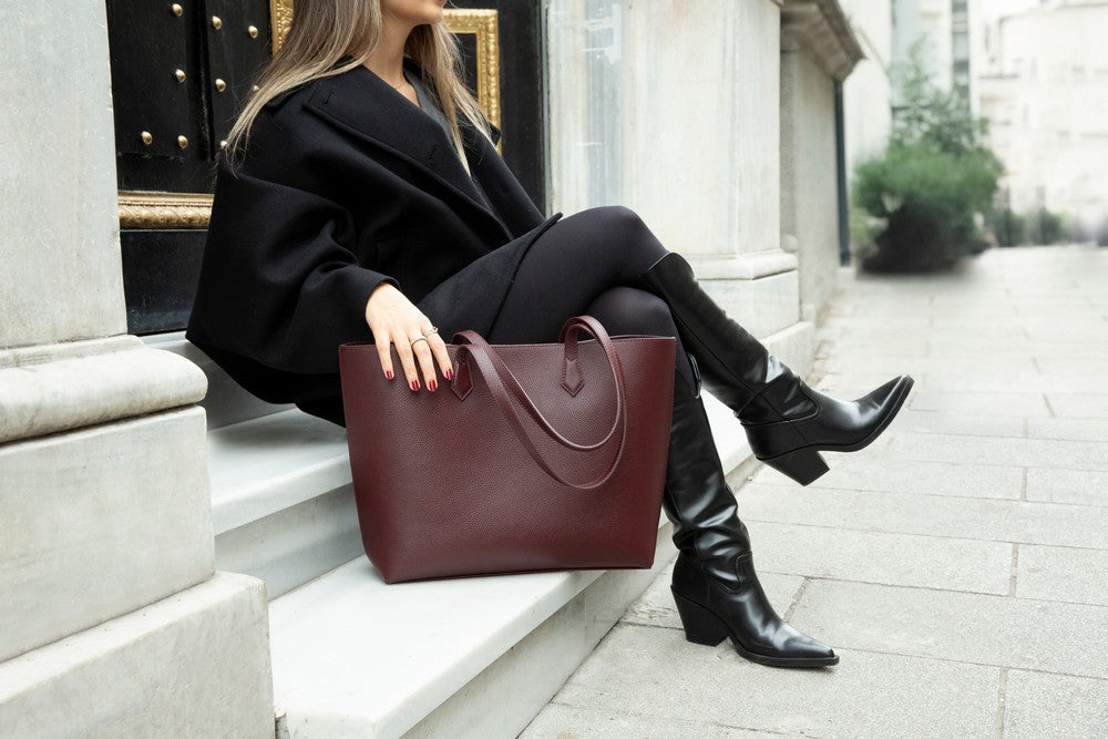 Black Mizuri Leather Solea Women's Bag with sleek leather design and spacious interior for everyday use.