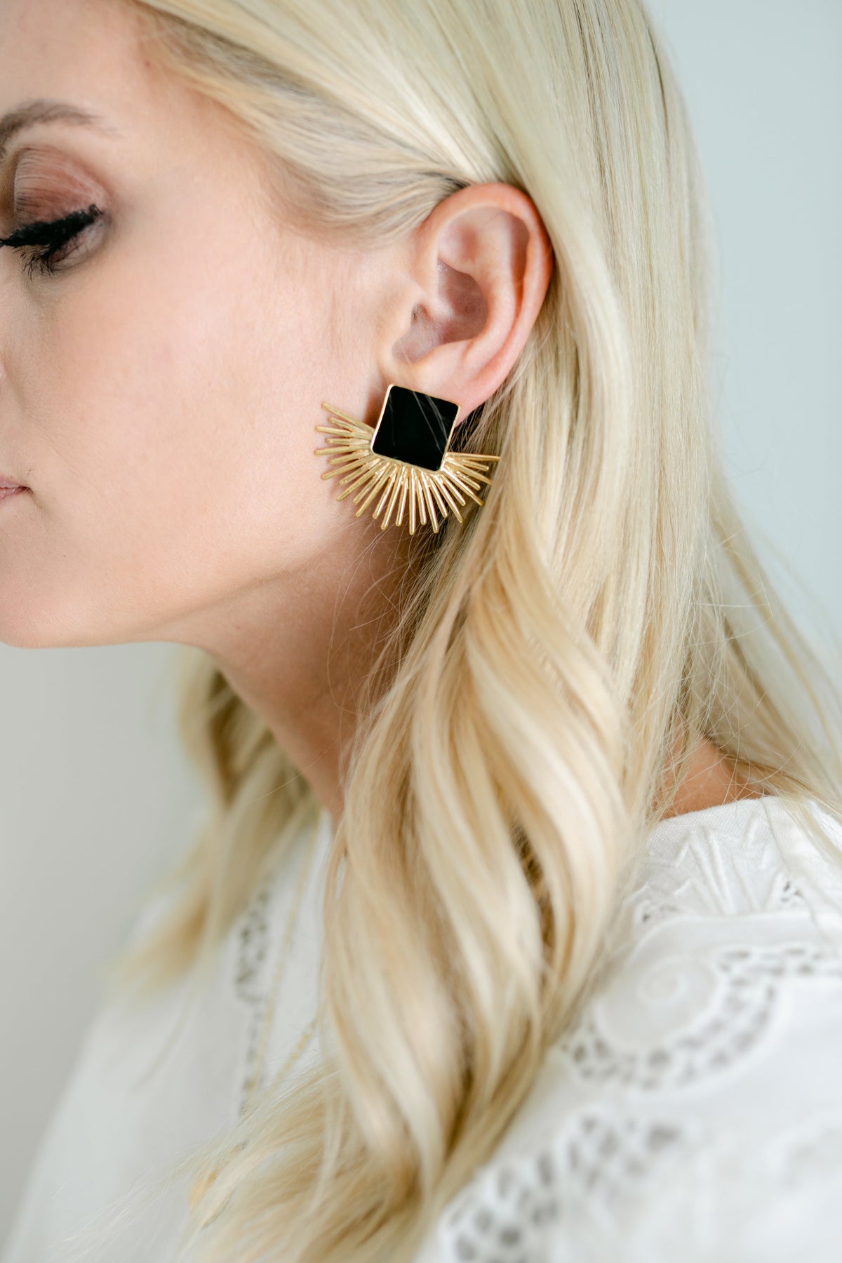 Modafleur The Black Burst accessory featuring a bold, black design with textured details for stylish everyday wear.