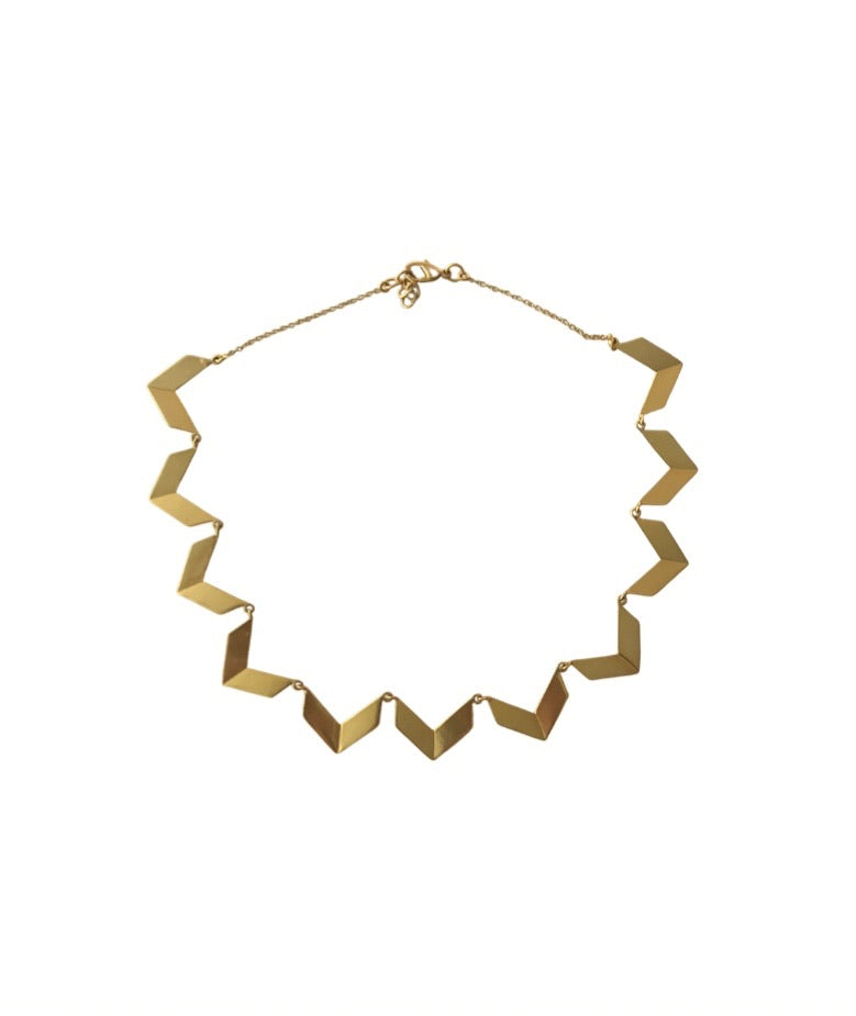 Gold triangle necklace from Modafleur, close-up of the jewelry piece with a sleek, modern design.
