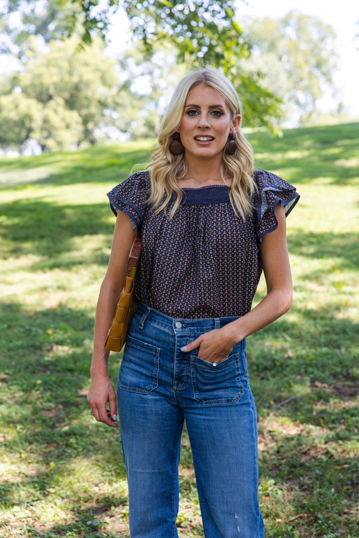 Modafleur The James Top in fall floral print, lightweight clothing with long sleeves and a relaxed fit, perfect for autumn wear.
