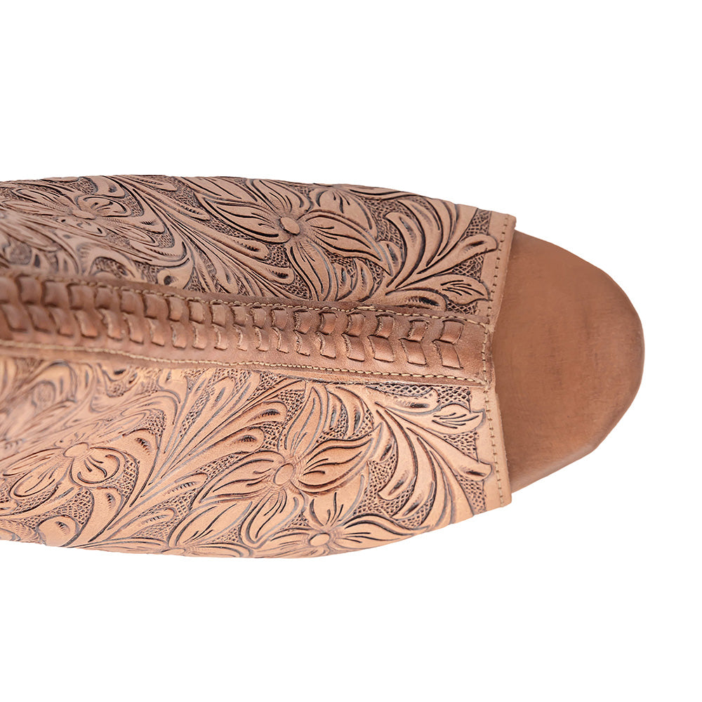 Myra USA Dalton's Ridge Shoes featuring a stylish design, leather material, and lace-up closure for casual and outdoor wear.