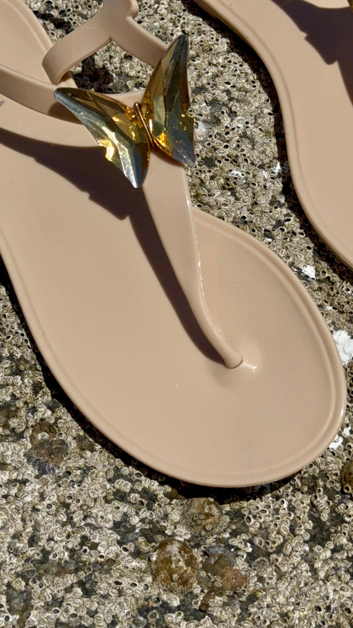 NIKOZA ALIANA clear gel beach sandals with transparent straps and cushioned soles, designed for comfortable summer footwear.