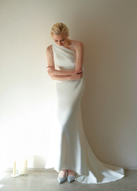 SelenaHuanStudio minimalist one-shoulder silky satin wedding dress with draped back, perfect for modern miniweddings.