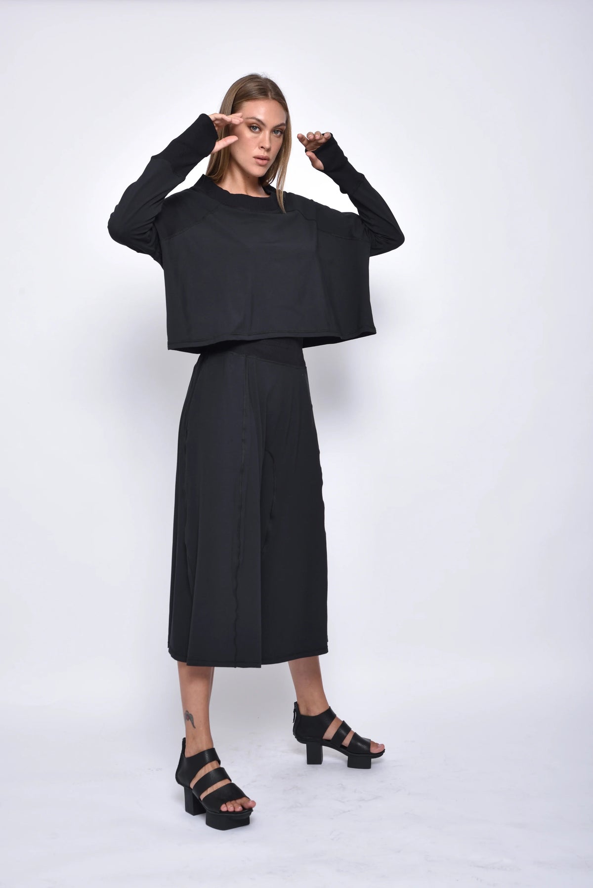 Simply Mila Zoe Pants, modern women's bottoms in a stylish design, shown in a close-up image highlighting fabric and fit.