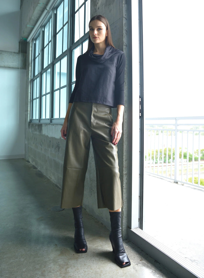 Vegan culottes from SIMPLY MILA, stylish women's bottoms with a wide-leg design and comfortable fabric for a modern look.