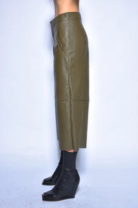 Vegan culottes by SIMPLY MILA, stylish wide-leg bottoms made from sustainable materials, perfect for modern women's fashion.