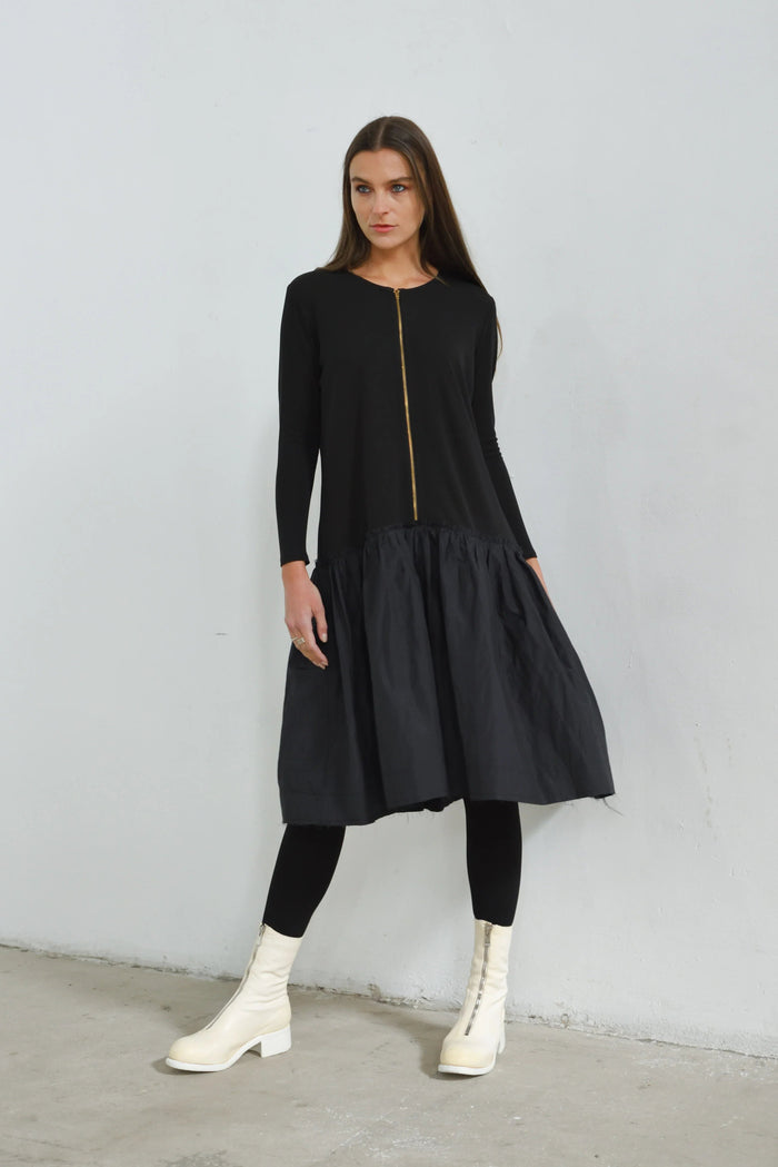 Simply Mila Dune dress, stylish women's dress in soft fabric with a relaxed fit, perfect for casual or summer wear.