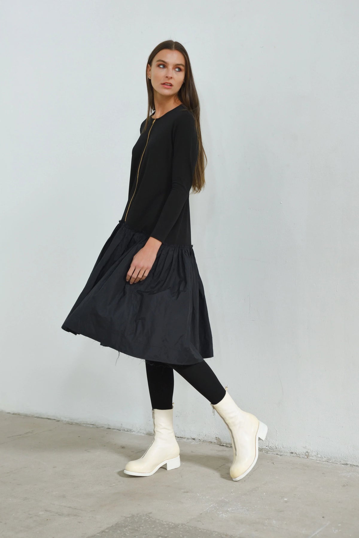 Simply Mila Dune dress for women, stylish and comfortable dress with modern design, shown on a mannequin.