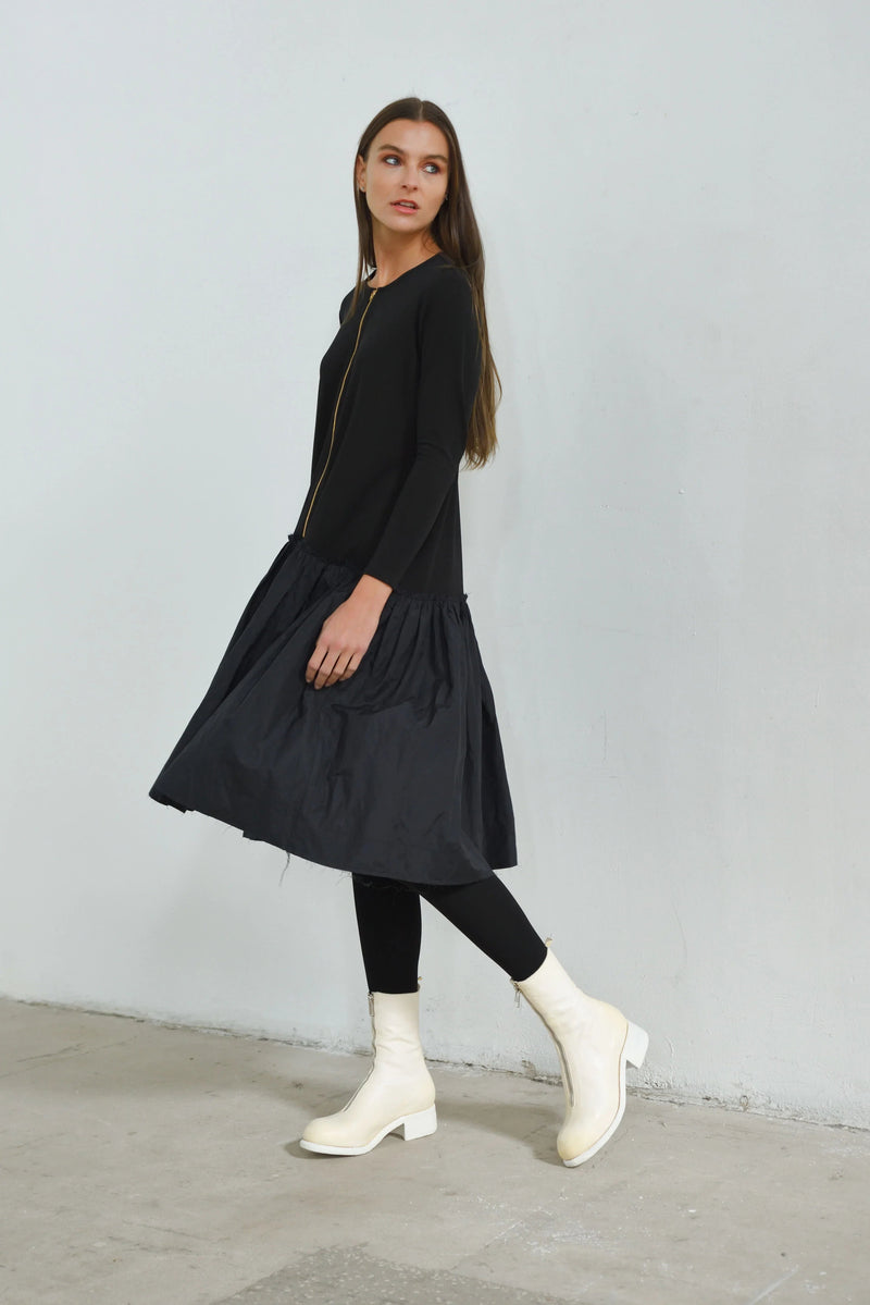 Simply Mila Dune dress for women, stylish and comfortable dress with modern design, shown on a mannequin.