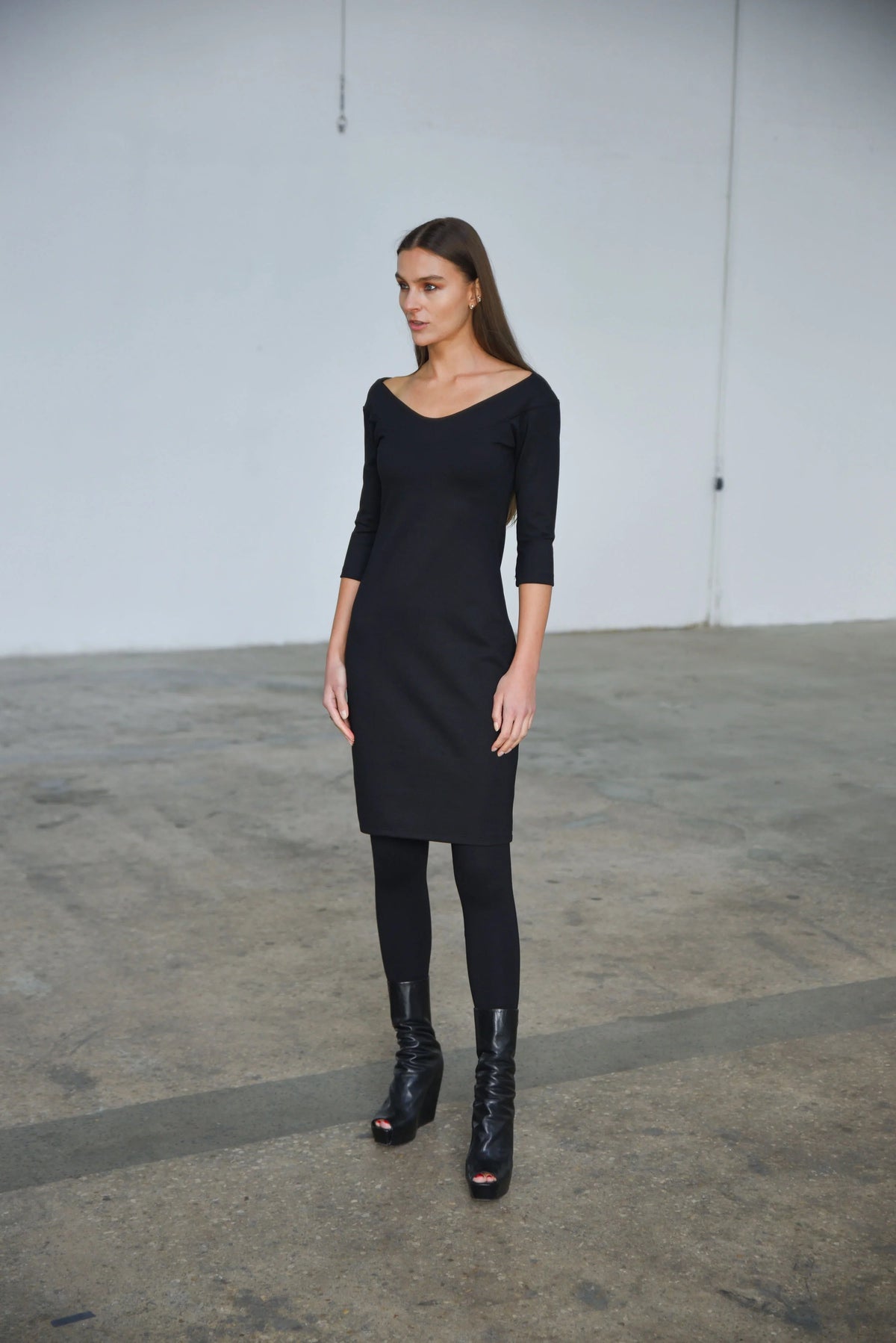 Simply Mila Berlin dress, modern women's dress in soft fabric with a stylish silhouette, shown on a model.