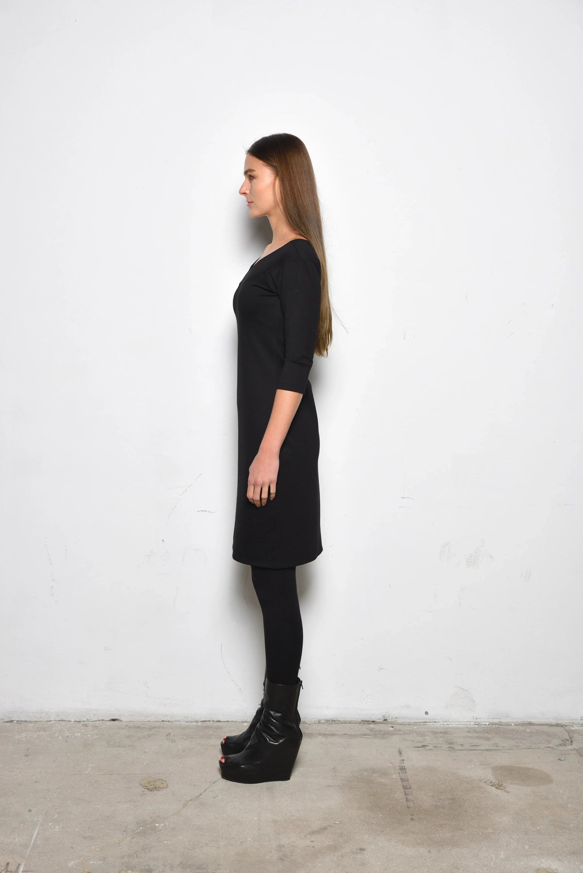 Simply Mila Berlin dress for women, stylish and comfortable dress with a modern design, shown in black on a model.