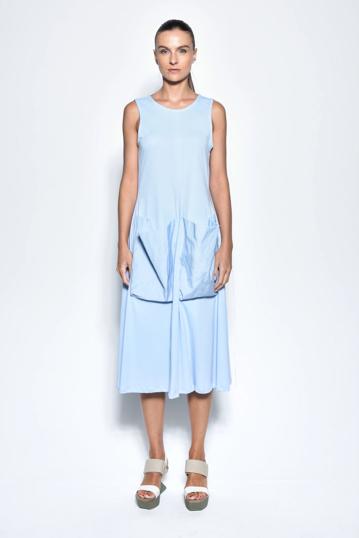 Simply Mila Big Pocket dress, stylish women's dress with large front pockets, casual and comfortable modern clothing.