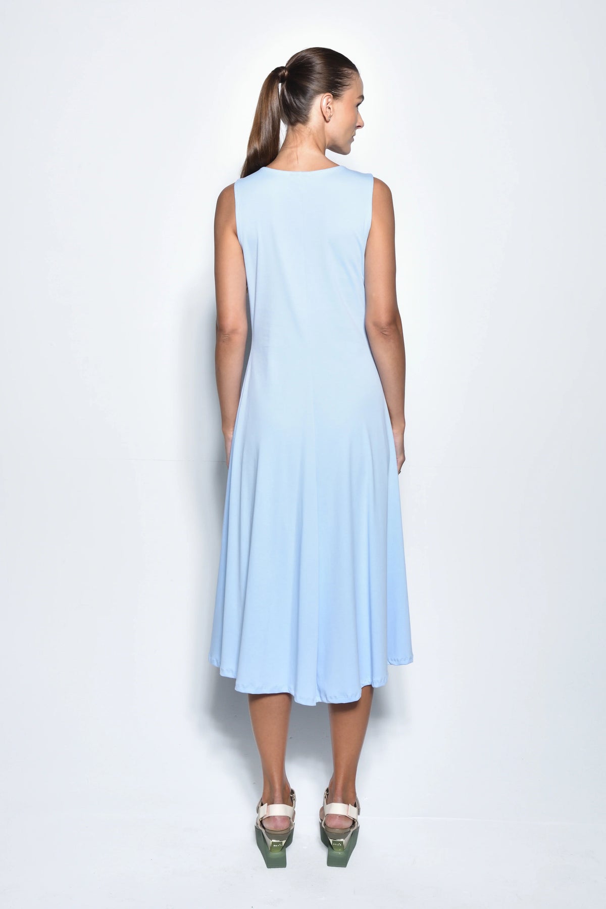 Simply Mila Big Pocket dress, a stylish women's dress with large front pockets, made from comfortable, modern fabric.